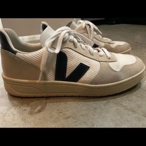 Veja Shoes V-10 B-Mesh - Size 10 Men’s